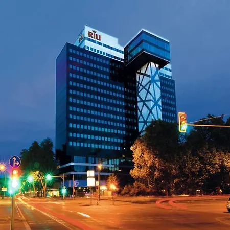 Riu Plaza